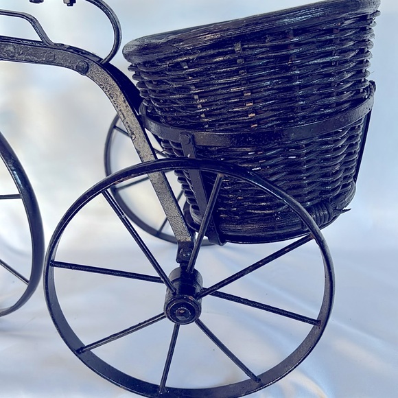 Vintage Black Metal & Wood Tricycle Bicycle Wicker Basket Metal Tricycle Planter - Picture 5 of 15